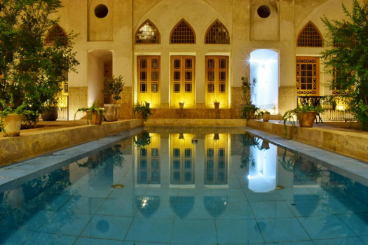 خانه مسافر نفیس کاشان محوطه بیرونی