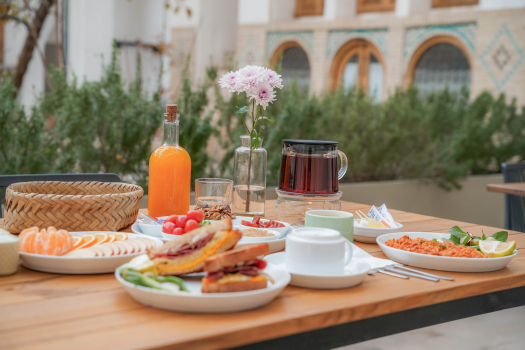 اقامتگاه سنتی درختی اصفهان فضای محوطه