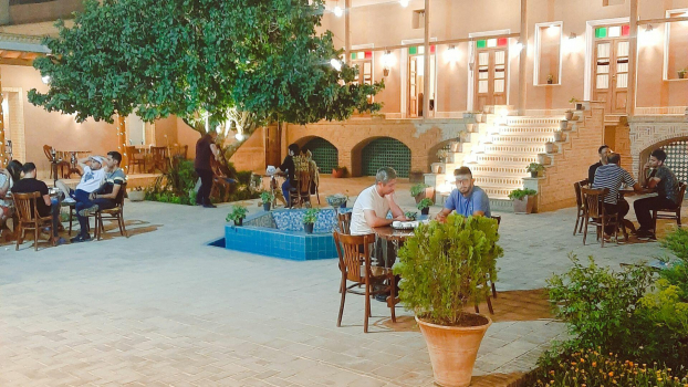 هتل اسفنجان نمای محوطه