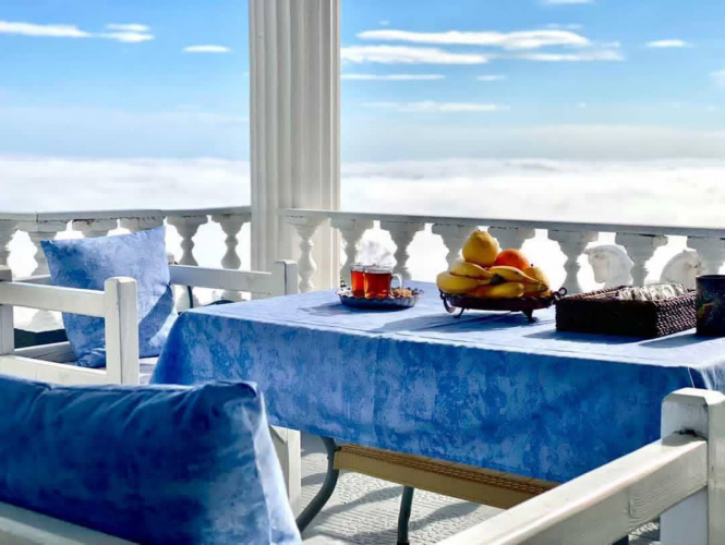 خانه مسافر دلمون رامسر محوطه بیرونی