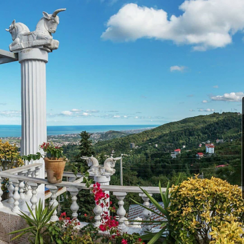 خانه مسافر دلمون رامسر محوطه بیرونی