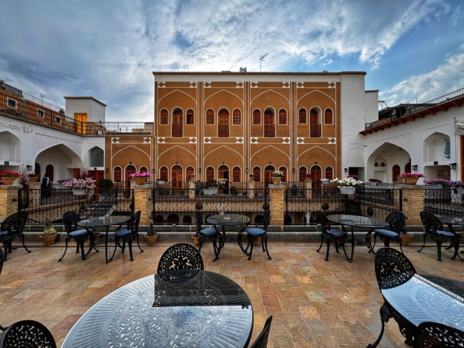 اقامتگاه سنتی سهروردی اصفهان فضای داخلی اقامتگاه