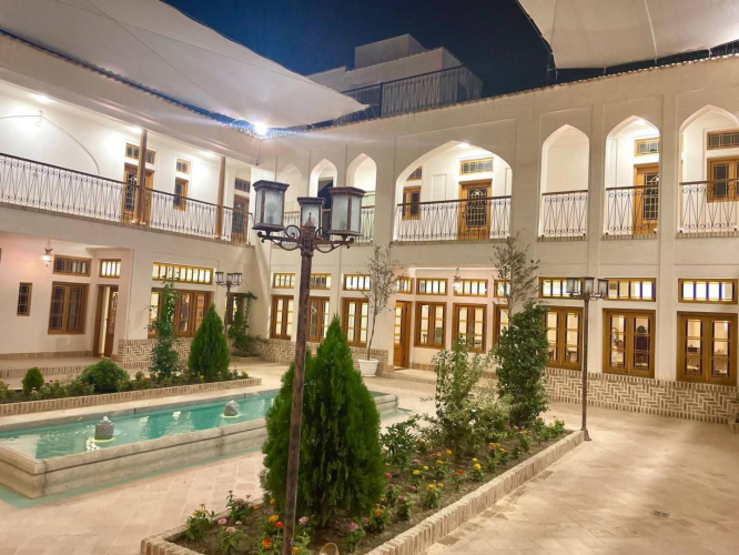 هتل ساباط اصفهان فضای محوطه هتل