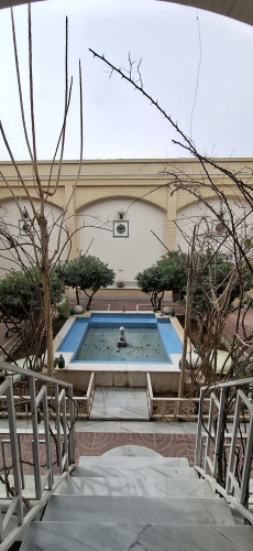 مهمانسرا بنیاد یزد فضای محوطه