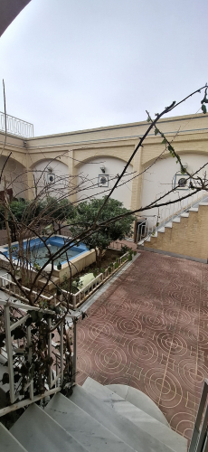 مهمانسرا بنیاد یزد فضای محوطه