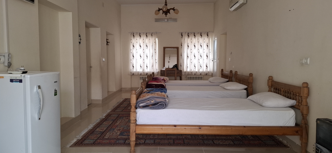 مهمانسرا بنیاد یزد اتاق سه تخته