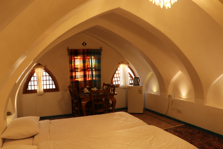 خانه مسافر نفیس کاشان اتاق فیروزه