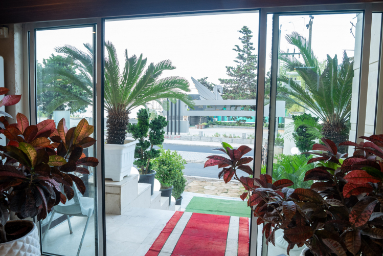 هتل آپارتمان کارن رامسر ورودی