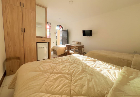 هتل کهکشان یزد فضای داخلی اتاق‌ها