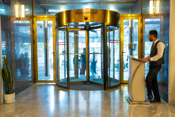 هتل آرامیس تهران ورودی هتل هتل آرامیس تهران ورودی هتل