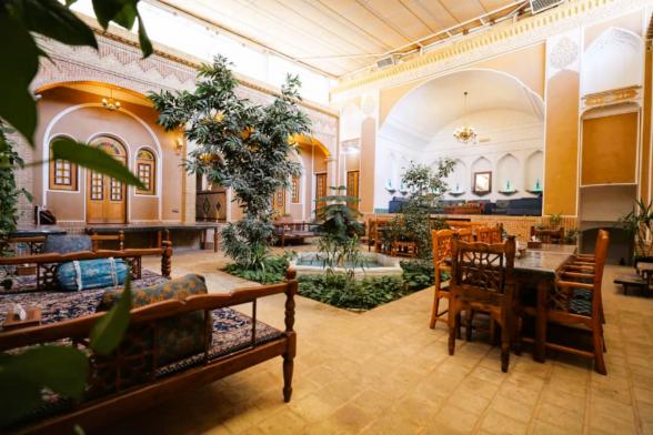 اقامتگاه سنتی پارس یزد فضای داخلی اقامتگاه