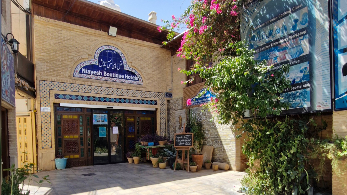 هتل سنتی نیایش شیراز نمای بیرونی