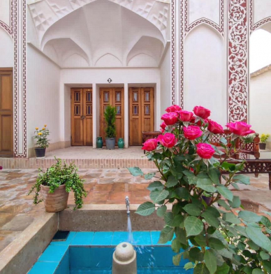 خانه مسافر نفیس کاشان محوطه بیرونی