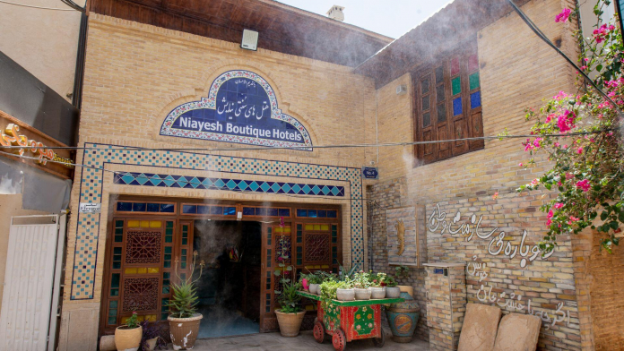 هتل سنتی نیایش شیراز نمای بیرونی
