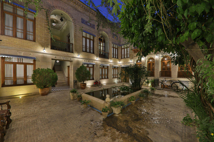 بوتیک هتل عمارت فرهادی شیراز حیاط اول